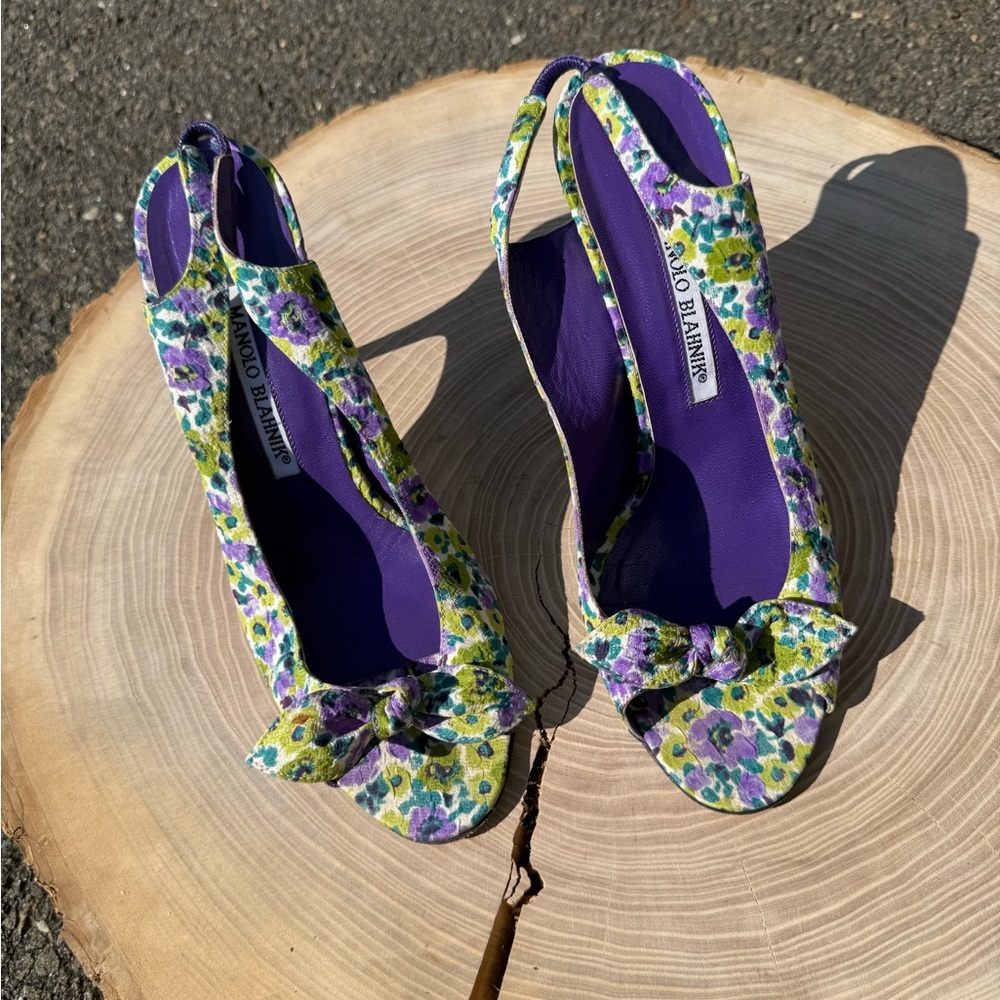 Vintage Manolo Blahnik (size 37.5)